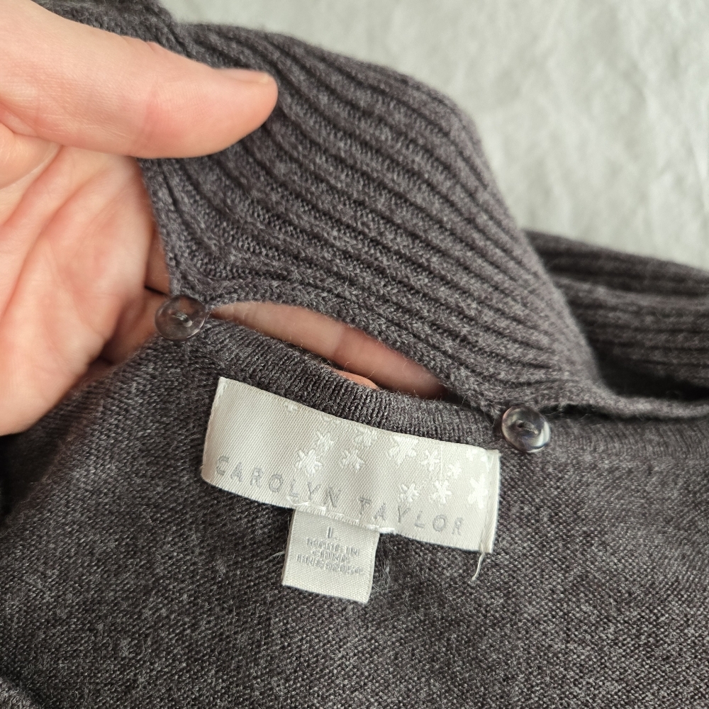 Carolyn Taylor sz L grey sweater with studded details and detachable scarf - Picture 4 of 10